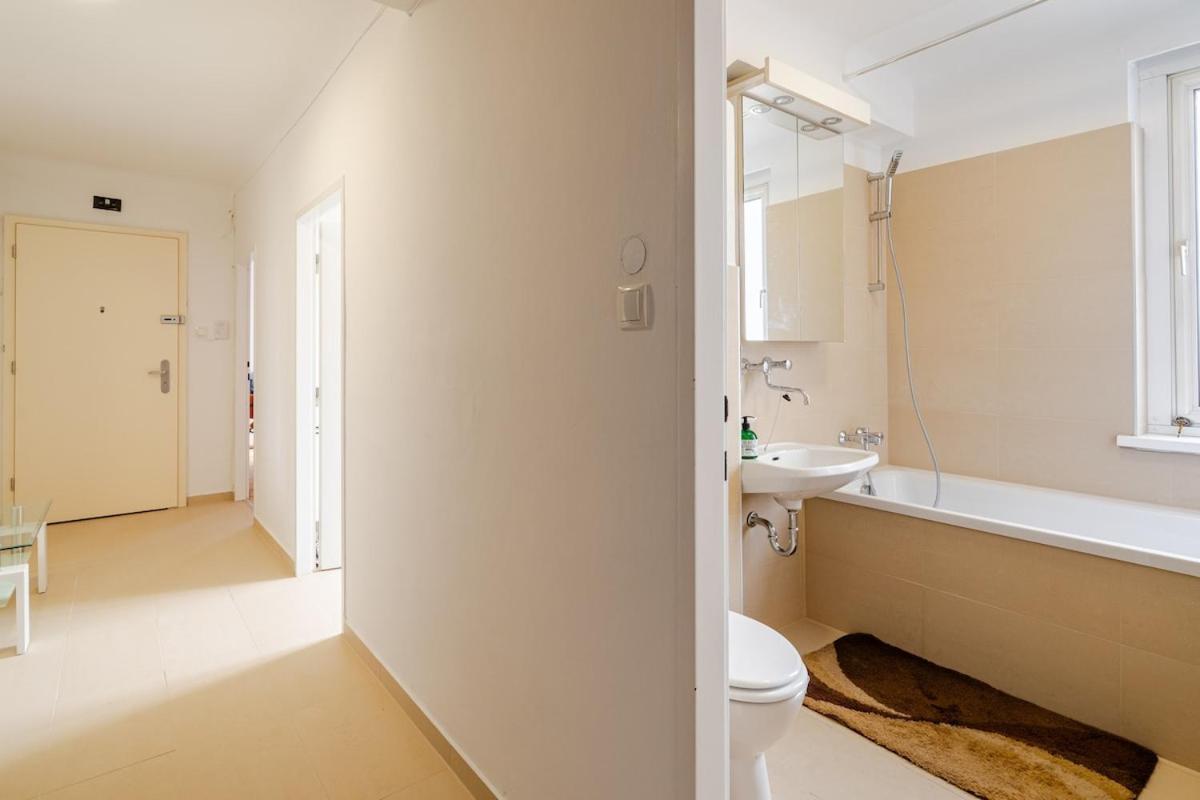 10 Minutes To City Centre And Next To Wien Hbf And Easy From Airport Buitenkant foto